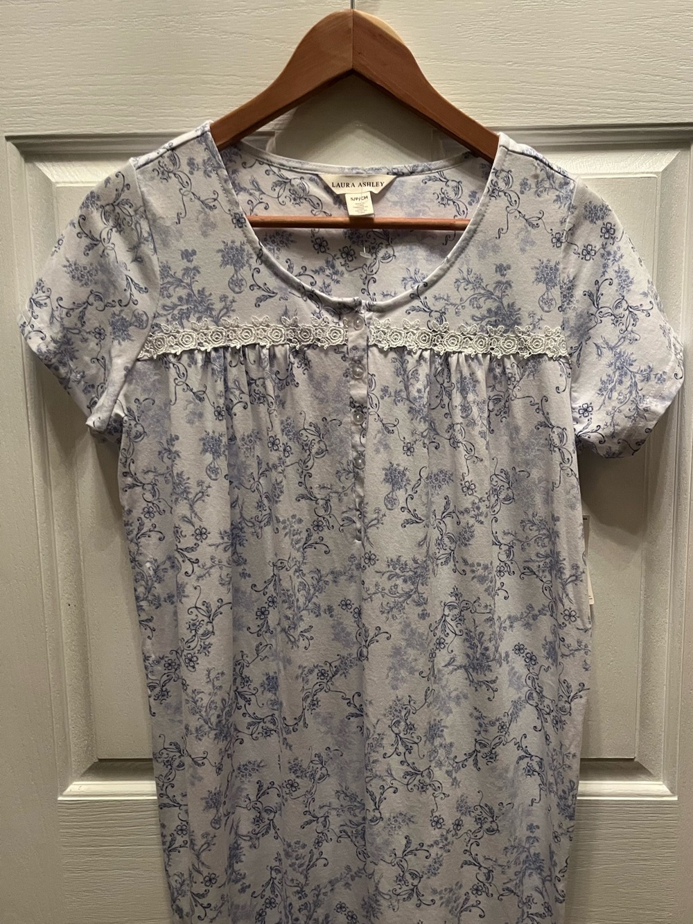 NWT LAURA ASHLEY WOMEN'S BLUE & WHITE FLORAL GOWN- SMALL